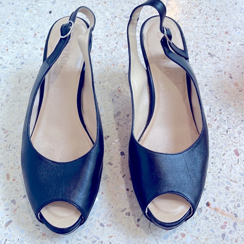 Dorking slingback pumps. 40/8.5 Extremely comfortable. Worn once for an event.